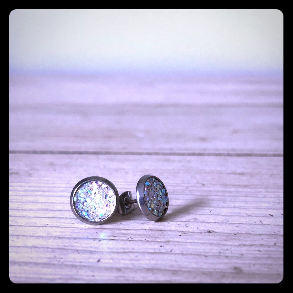 ❤️ 5 for $25 Small irridescent druzy Earrings